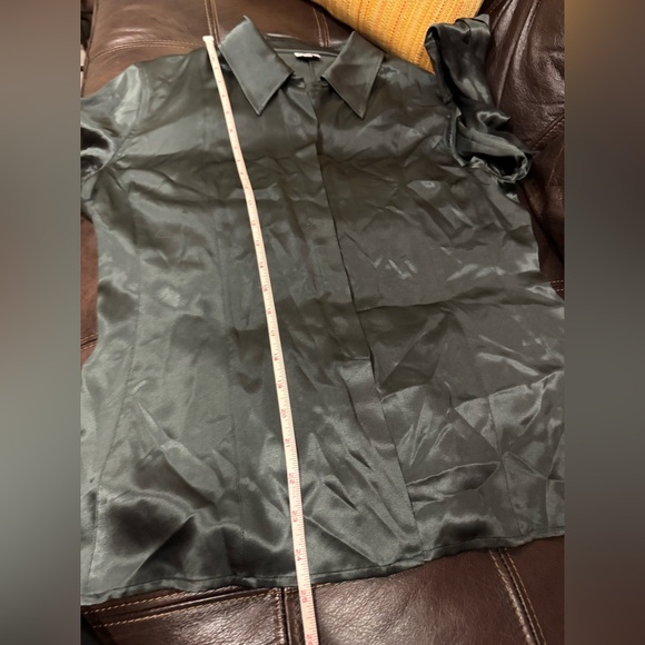 Armani Collezioni silk hunter green button down top size 10/12 - Picture 7 of 7